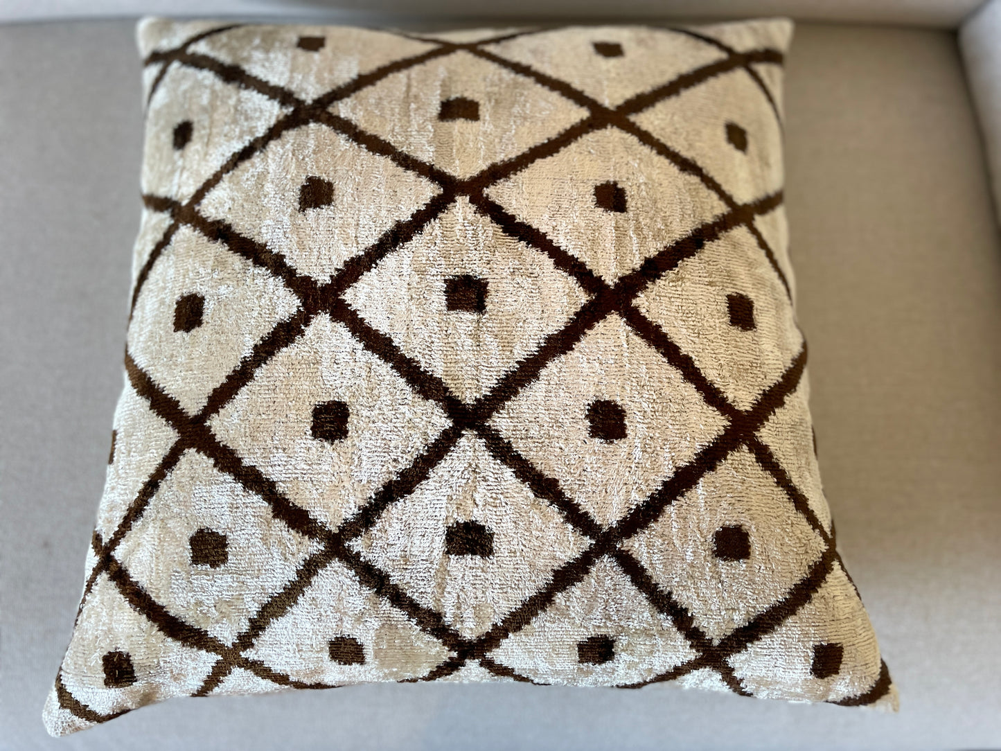 Velvet silk cushion 50x50cm.