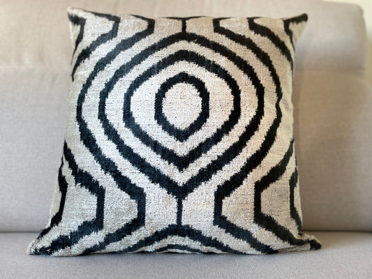 Velvet silk cushion 50x50cm.