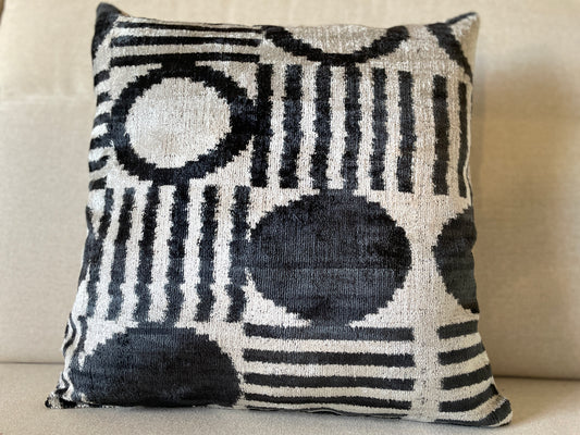 Velvet silk cushion 50x50cm.