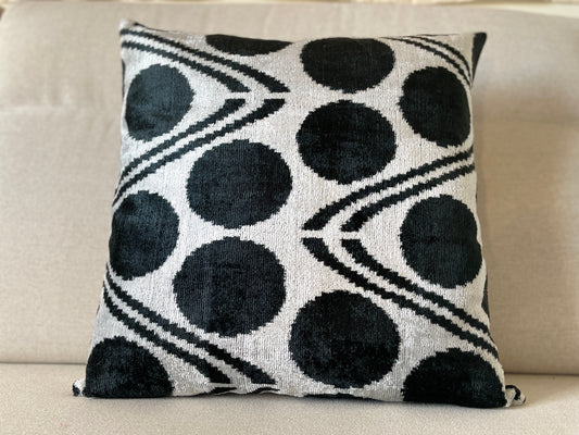 Velvet silk cushion 50x50cm.