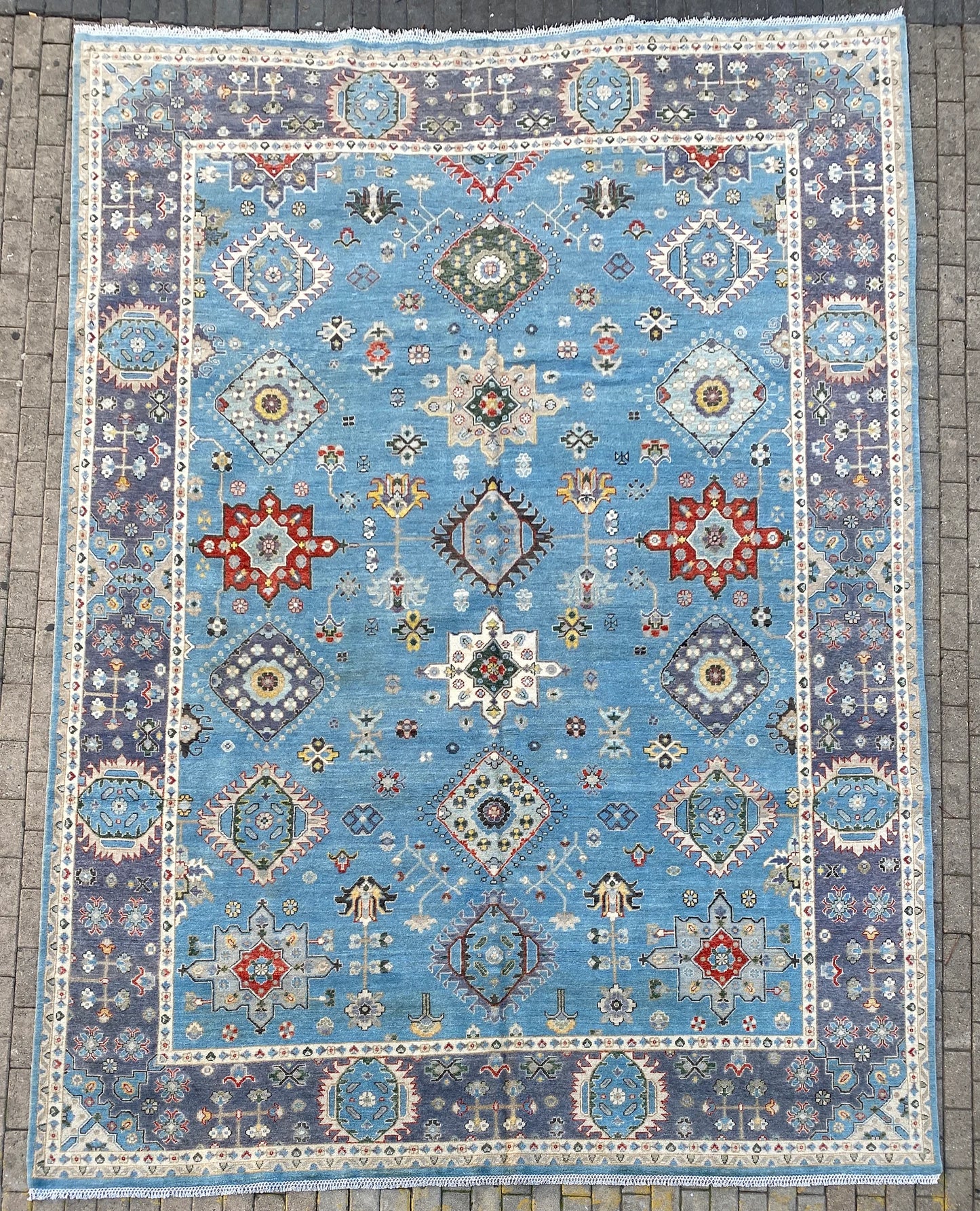 Oriental Stunning Hand knotted Rug.