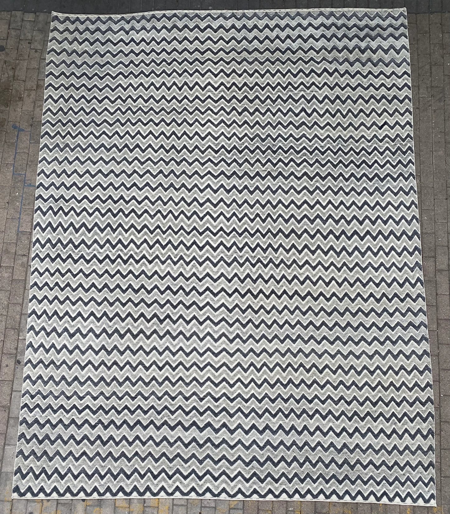 Modern ZigZag Design Rug.