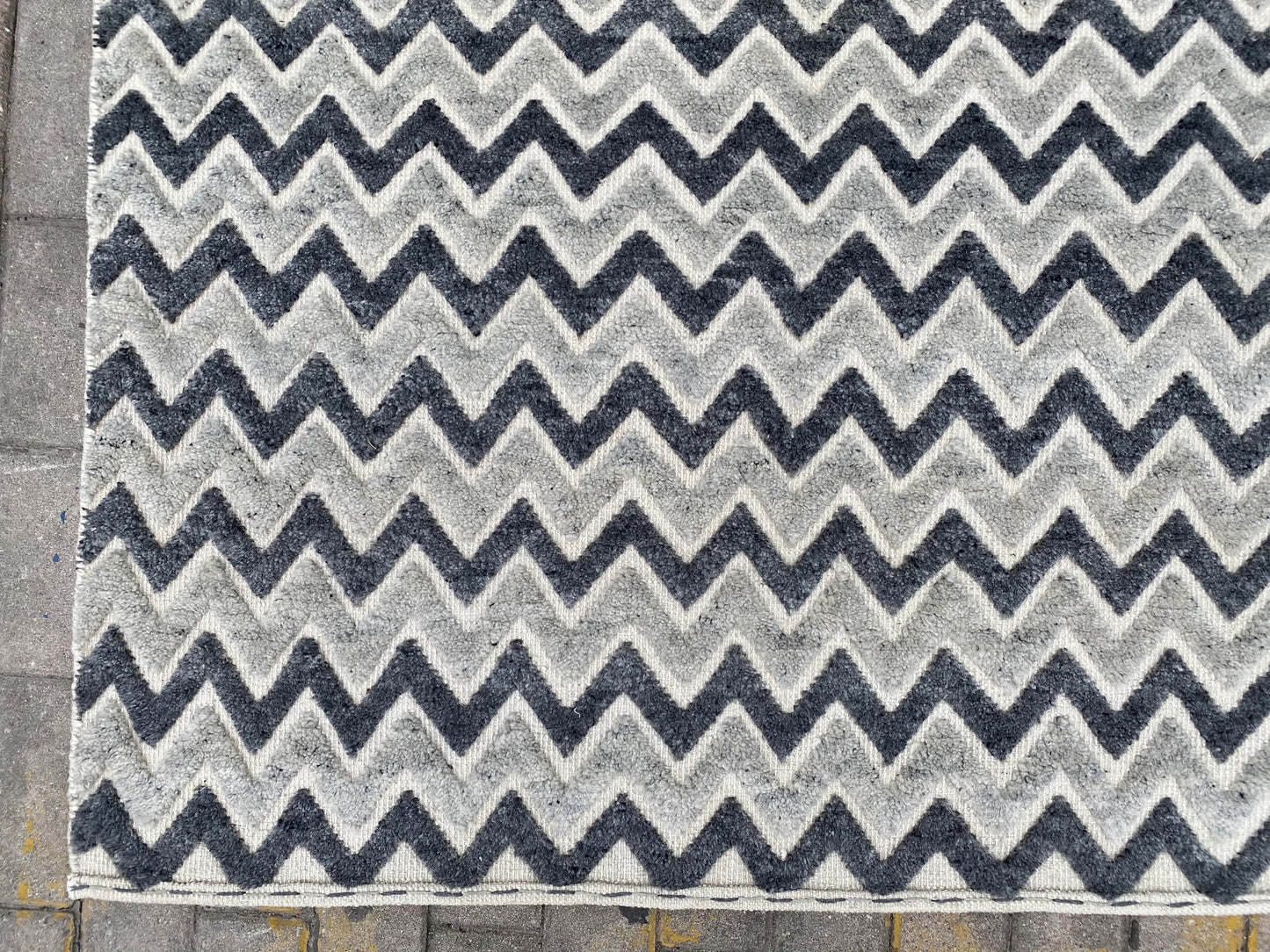 Modern ZigZag Design Rug.