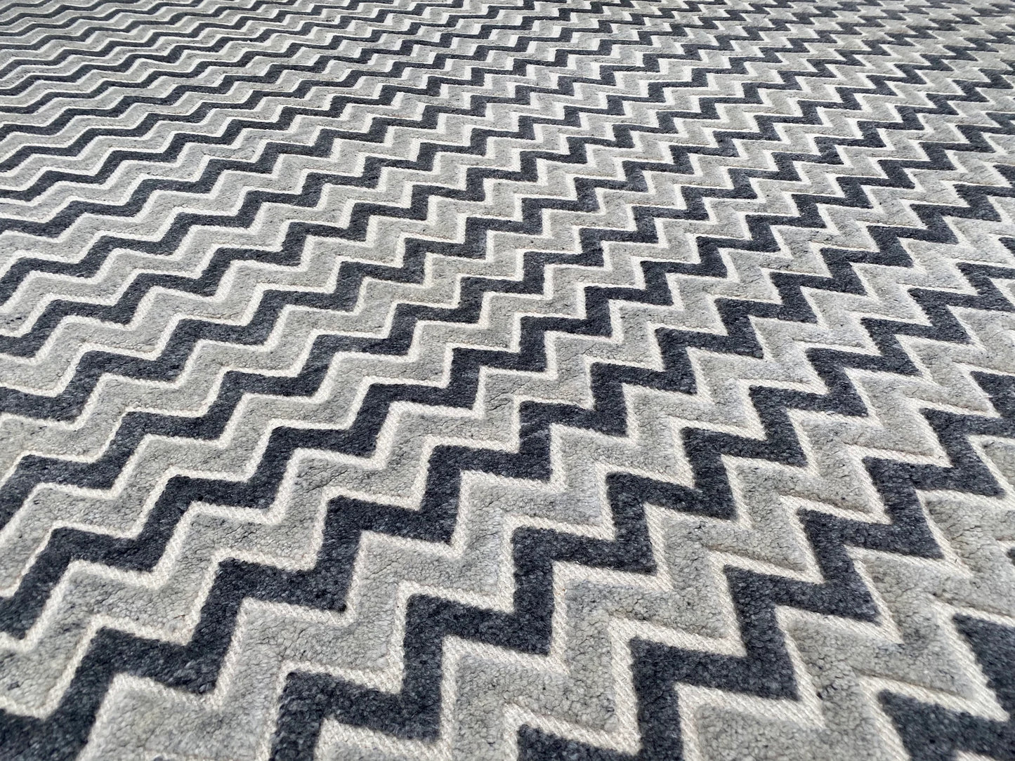 Modern ZigZag Design Rug.