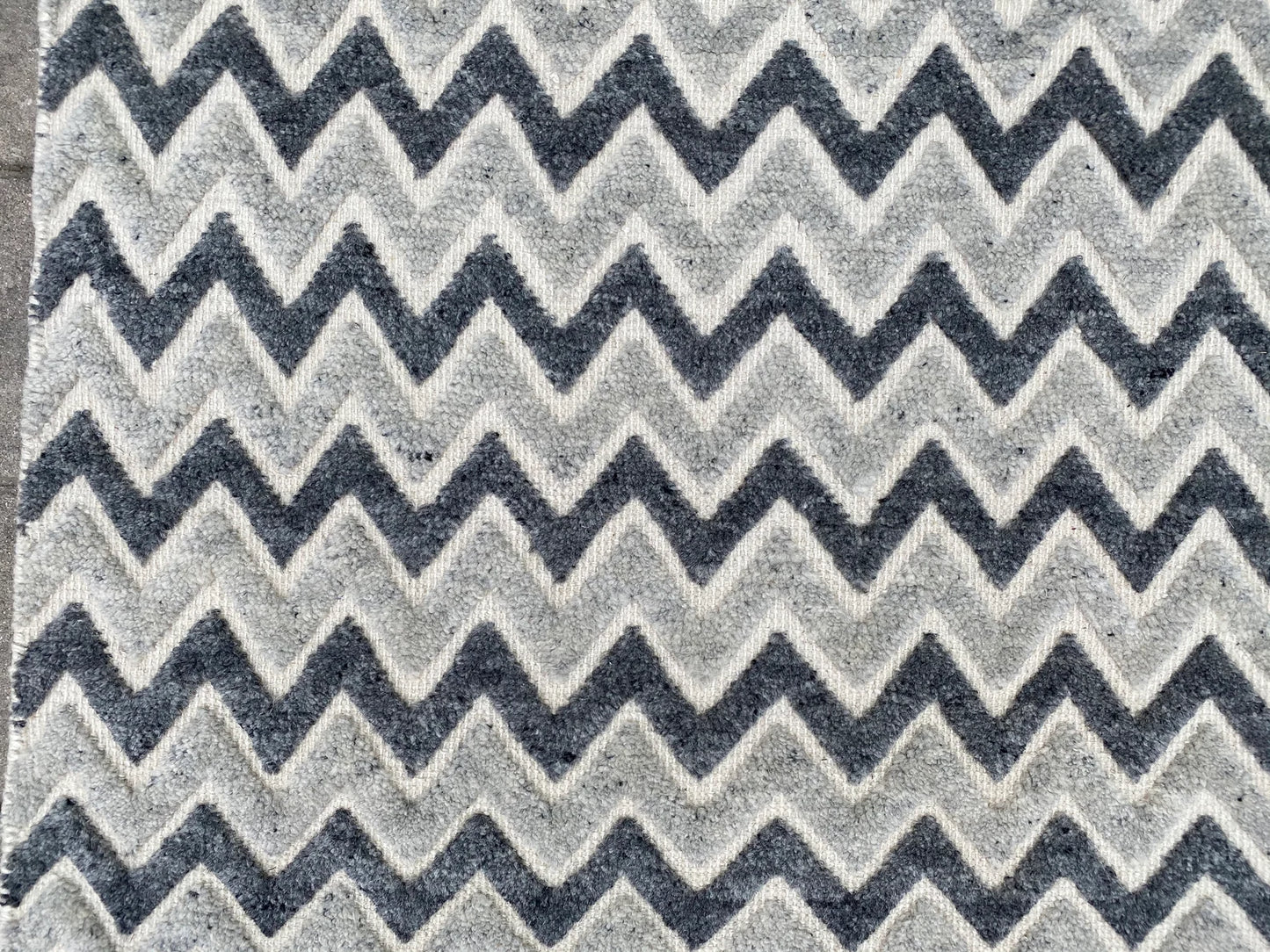 Modern ZigZag Design Rug.